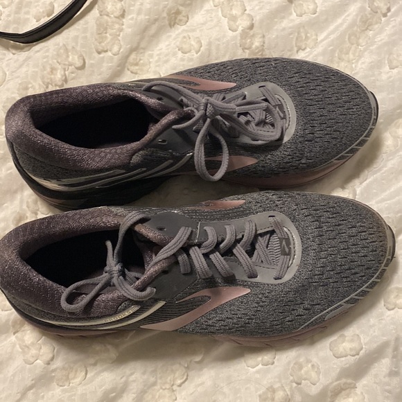 Brooks Tennis Shoes - Picture 2 of 3